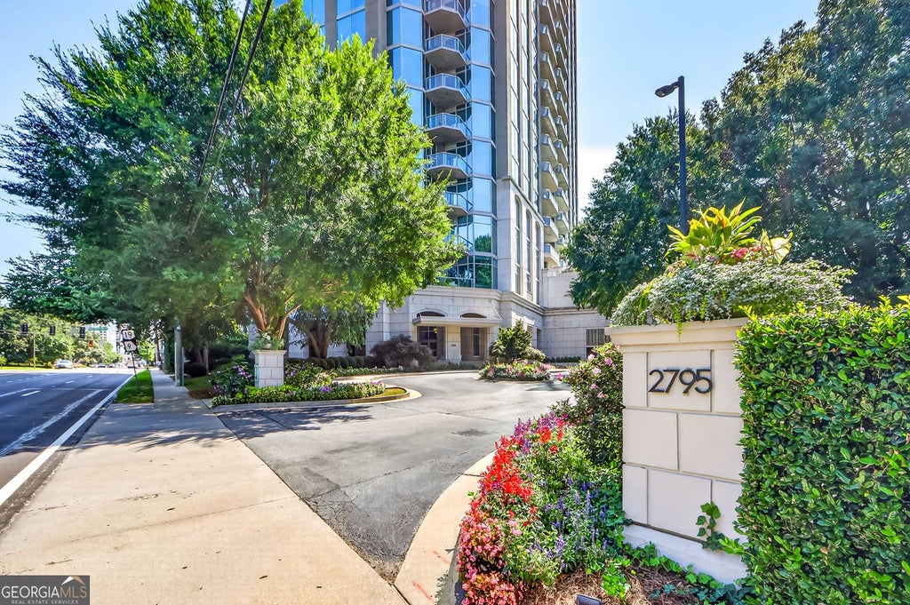 Photo of 2795 Peachtree Road NE #802, Atlanta, GA 30305 (MLS # 10828276)