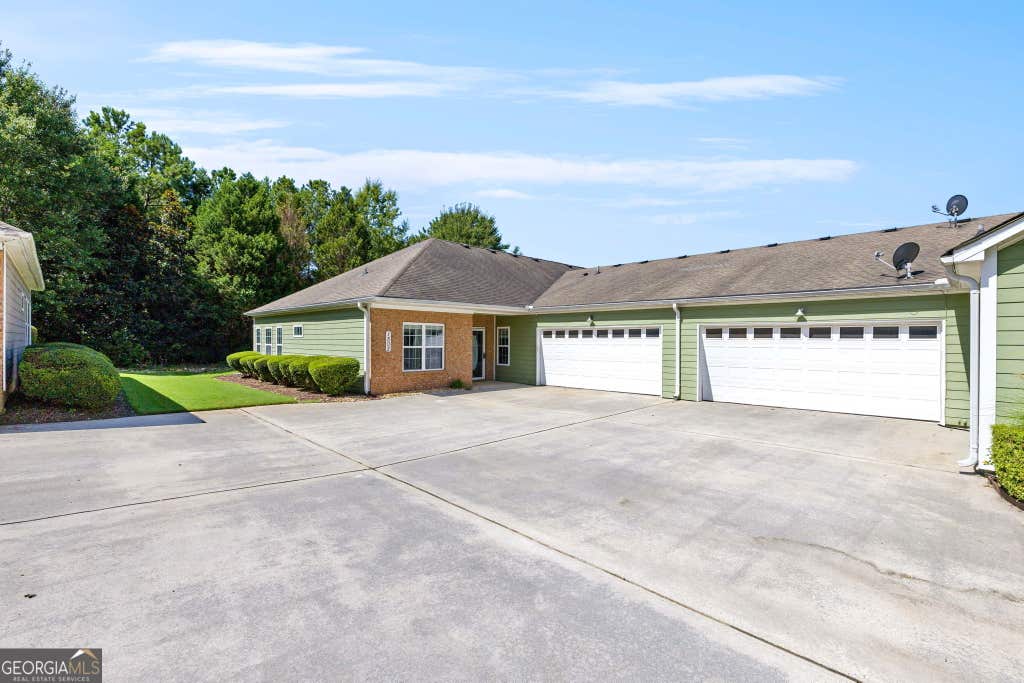 Photo of 1502 Commonwealth Circle, Newnan, GA 30263 (MLS # 10814806)