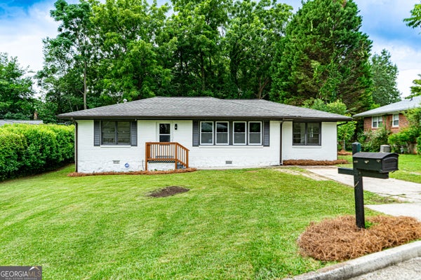 111 WOODHAVEN DR, JONESBORO, GA 30236 - Image 2f0bdd3effda224a3c5e68a02ba8e13d/123606847