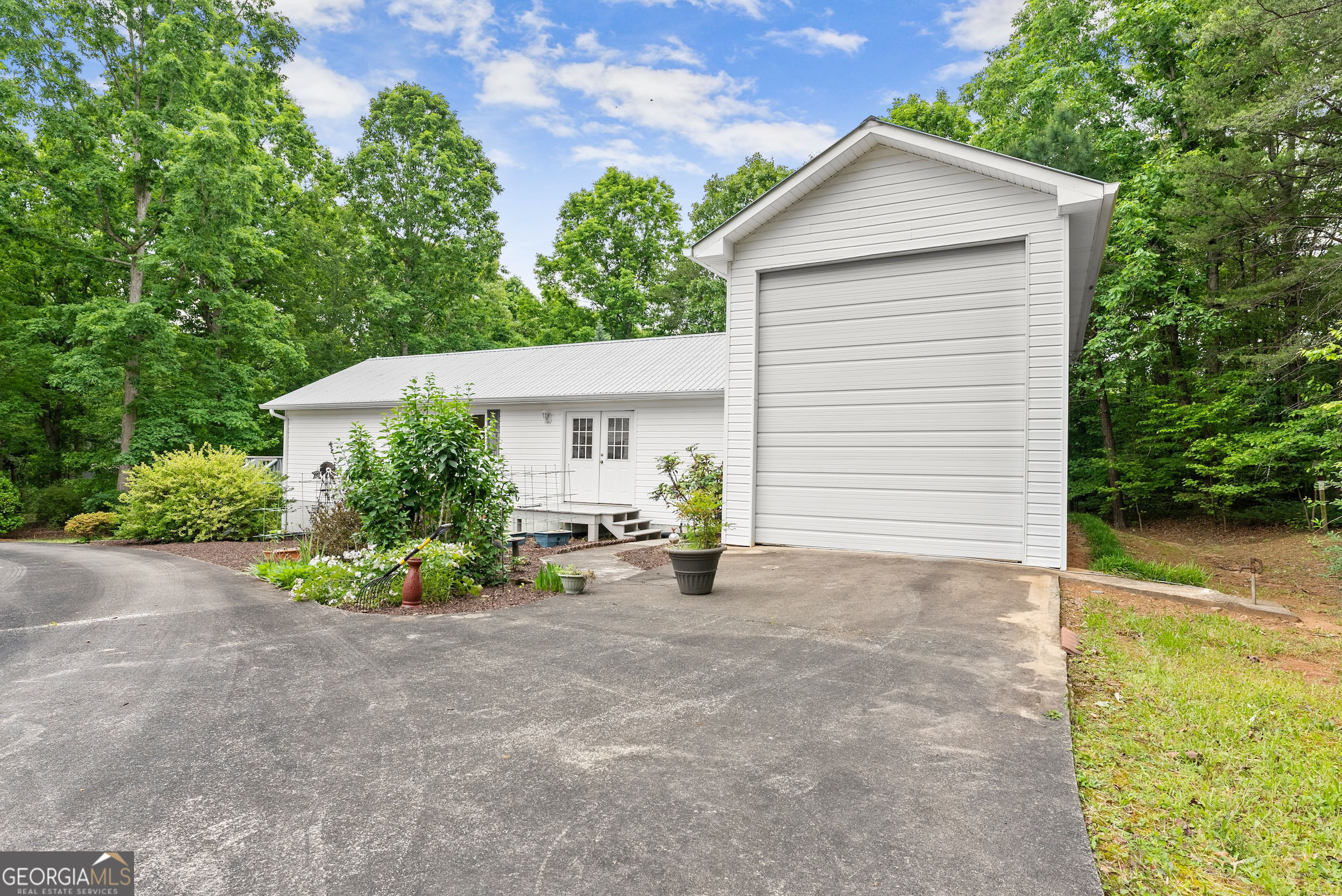 28 Colley LN