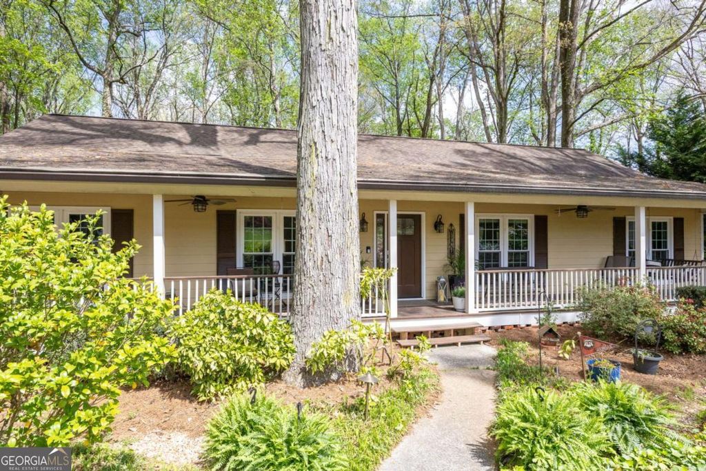 Photo of 2058 Shillingwood Drive NW, Kennesaw, GA 30152 (MLS # 10755896)
