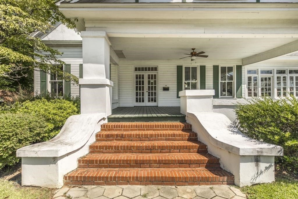 1101 Bellevue AVE