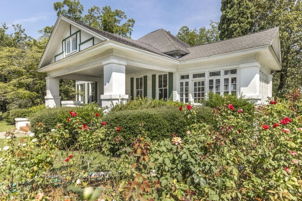 1101 Bellevue AVE