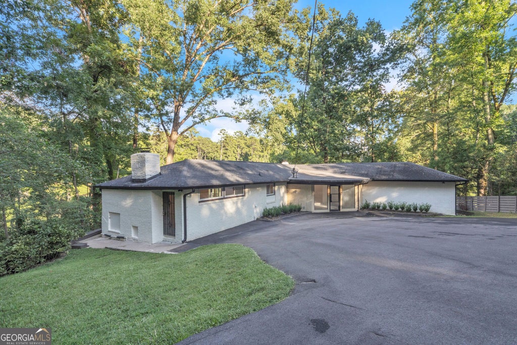 Photo of 1568 Niskey Lake Trail SW, Atlanta, GA 30331 (MLS # 10874674)