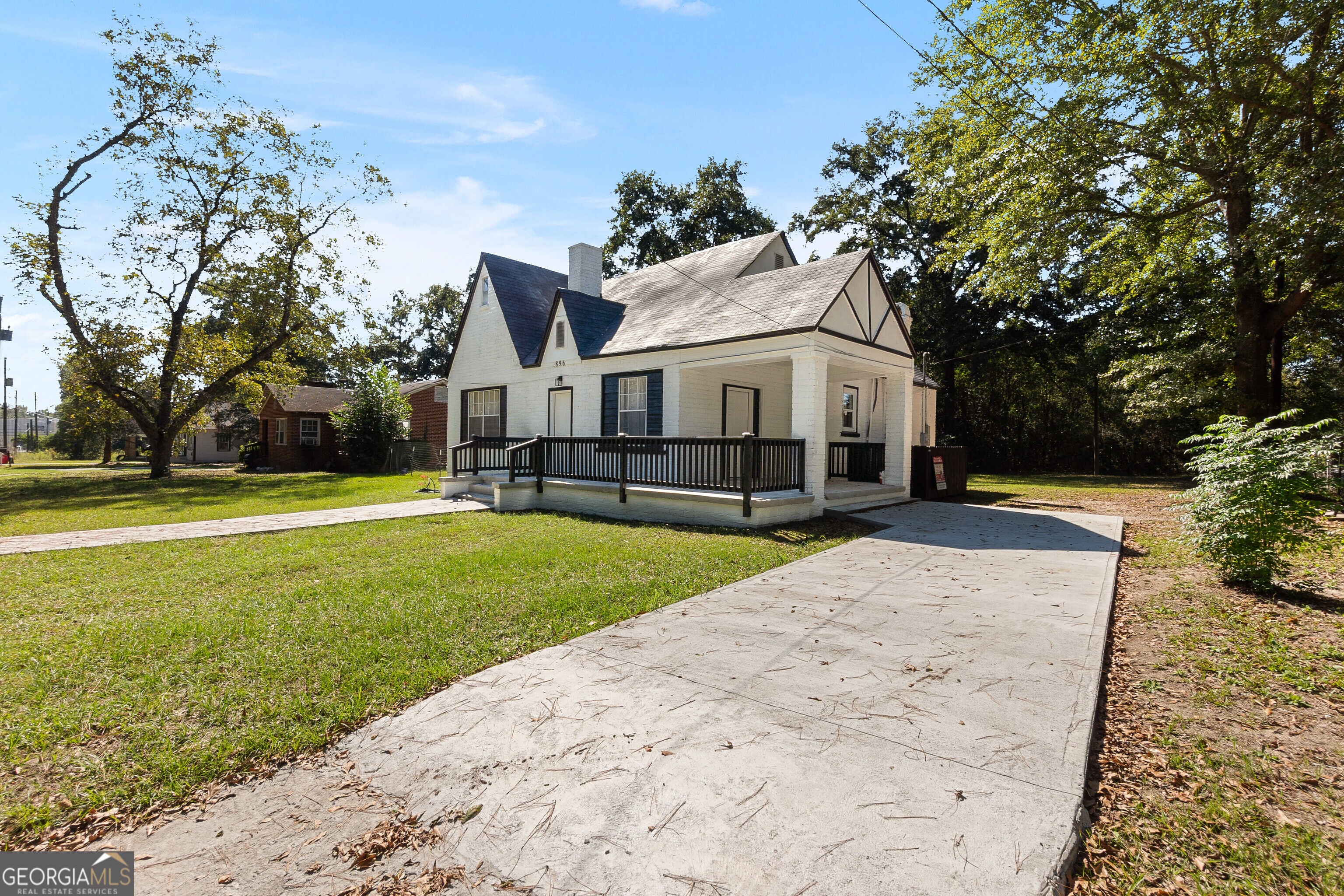 896 Roseview DR