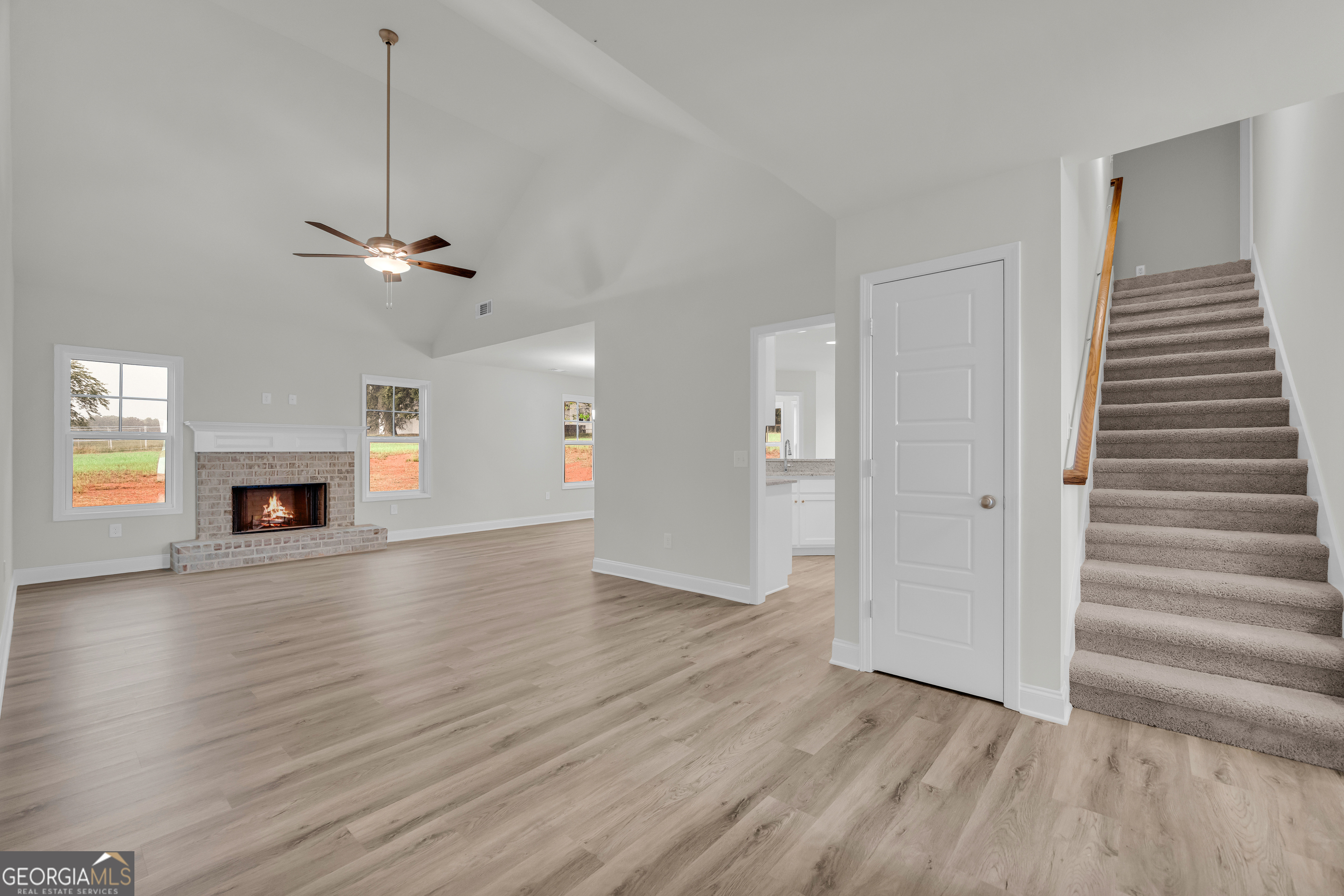 1347 S Fairview RD