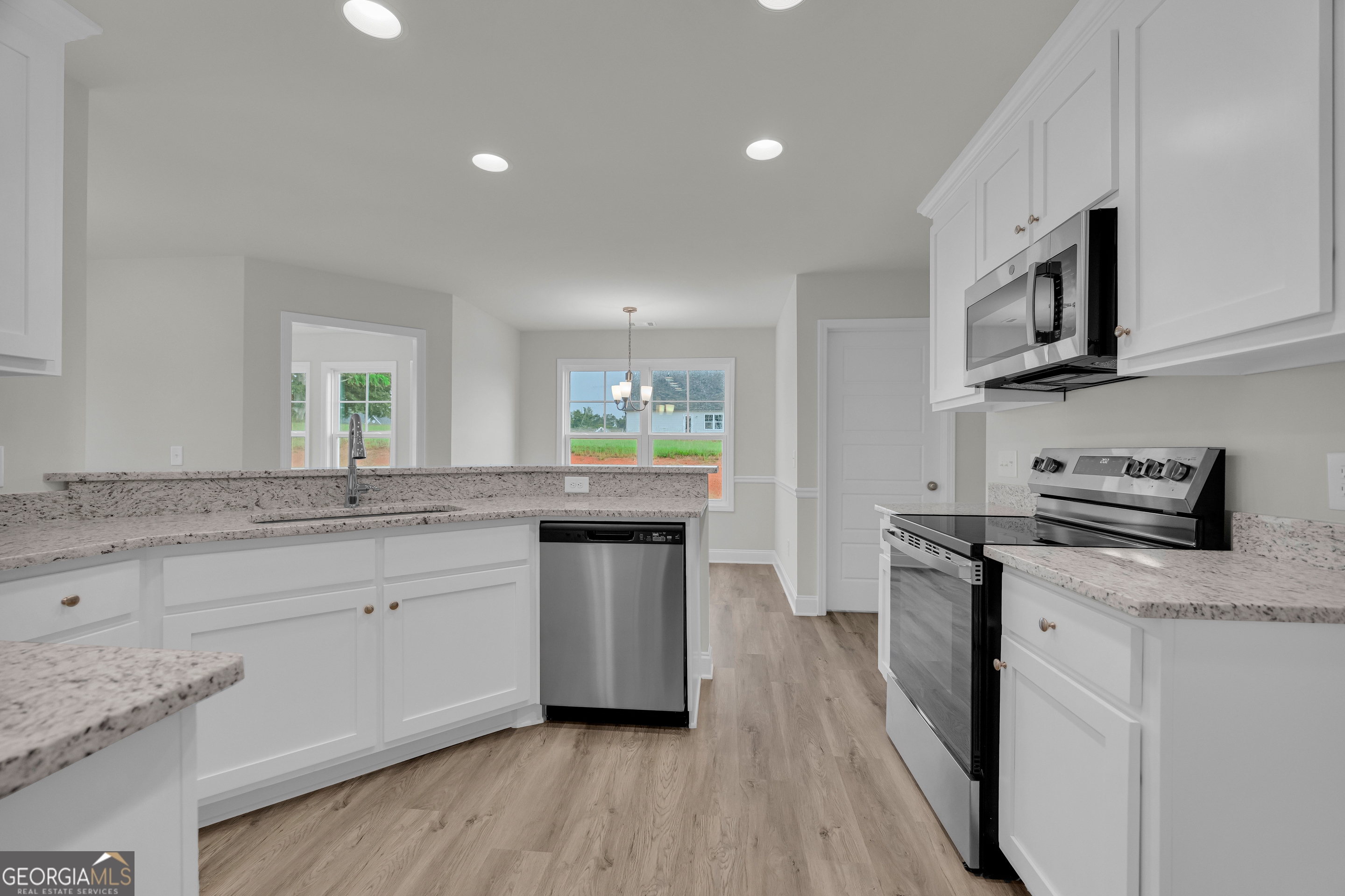 1347 S Fairview RD