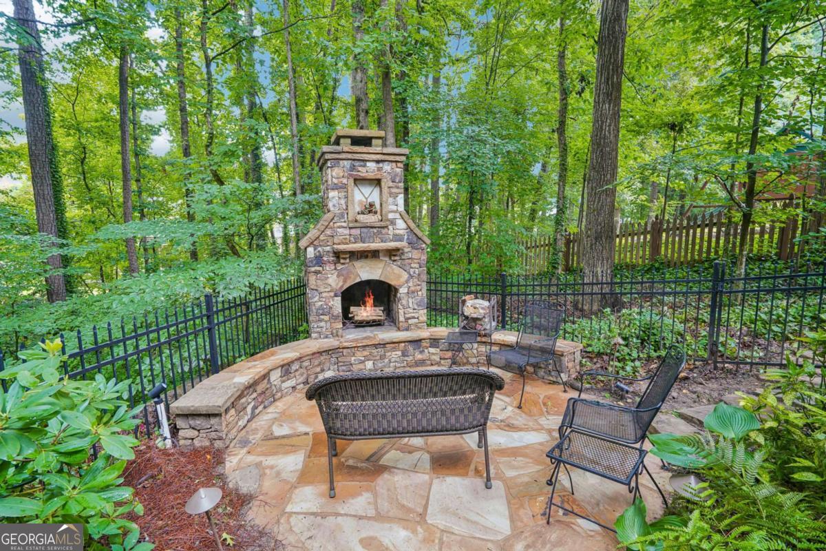 706 Braidwood RDG NW
