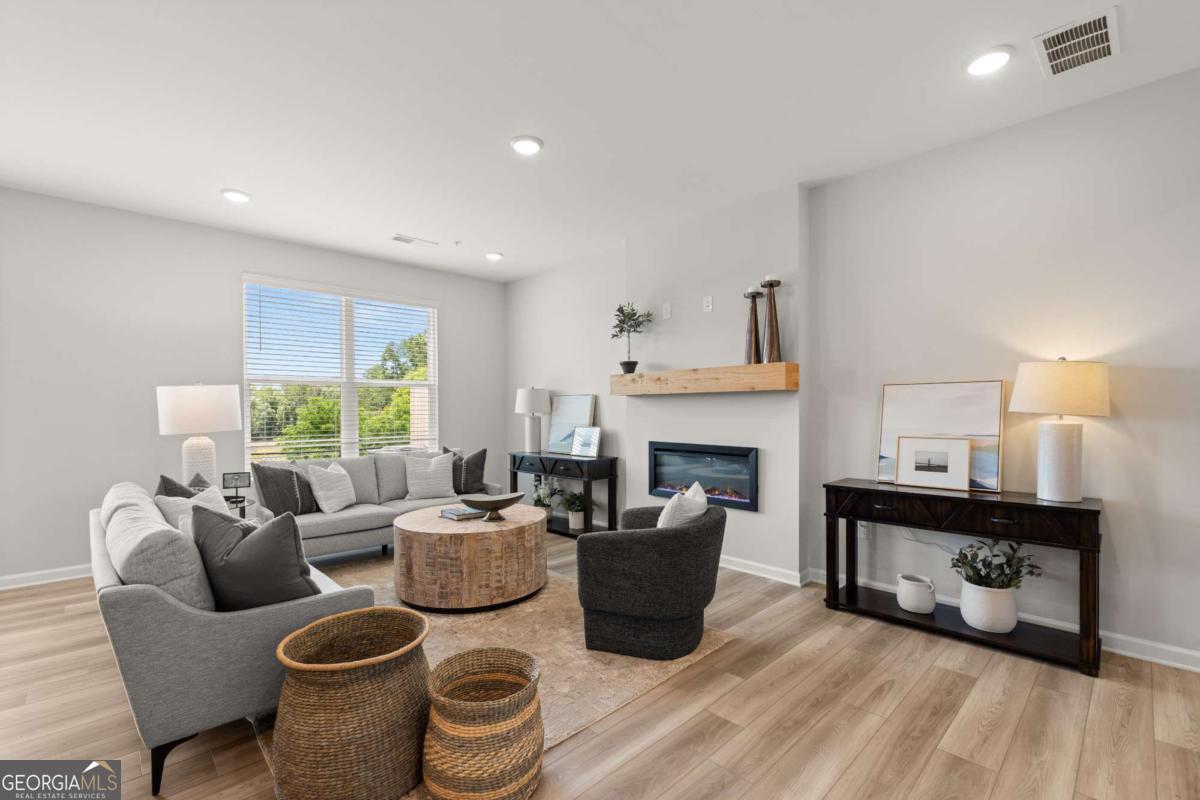 6220 Molo LN 658