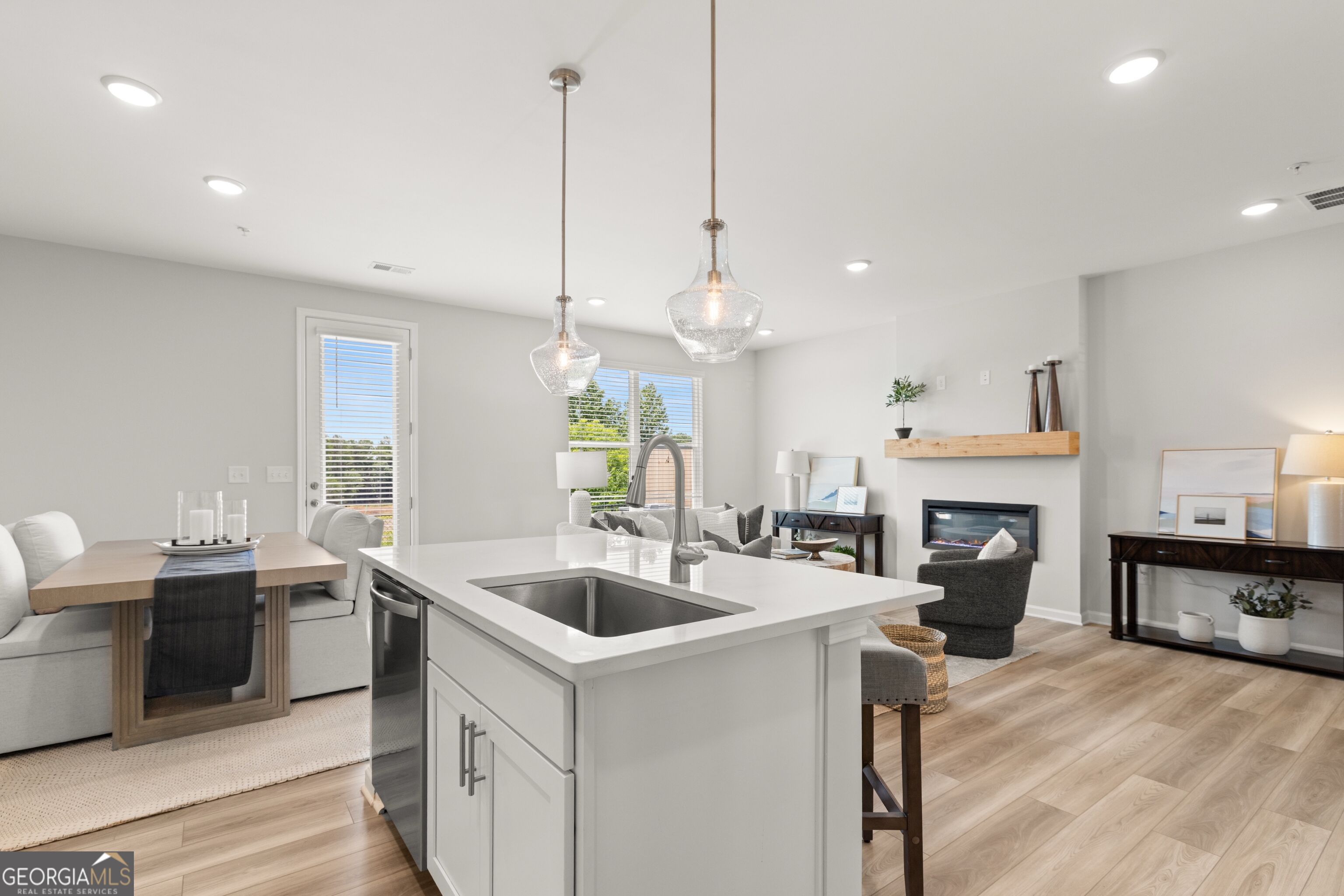 6220 Molo LN 658
