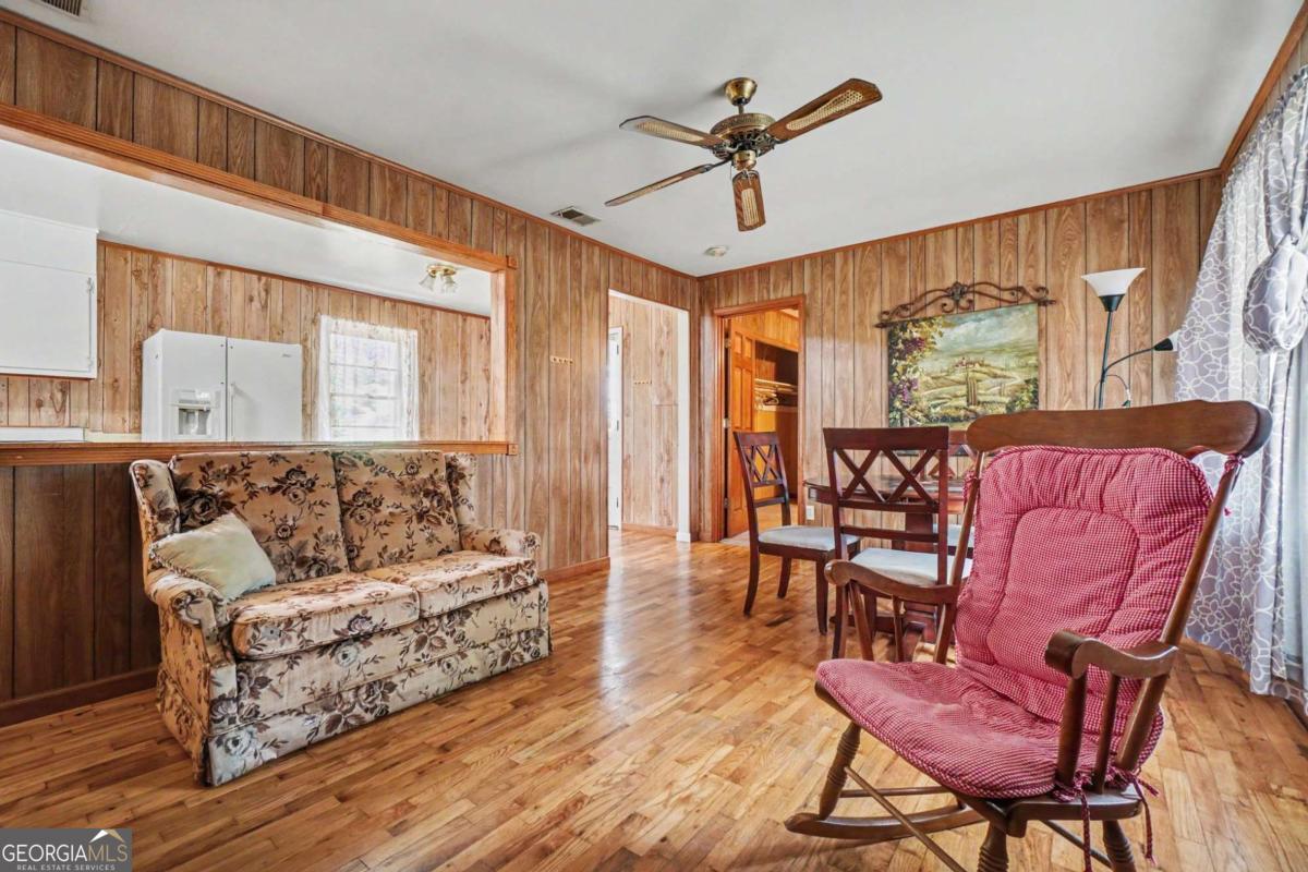 3944 Fairburn RD