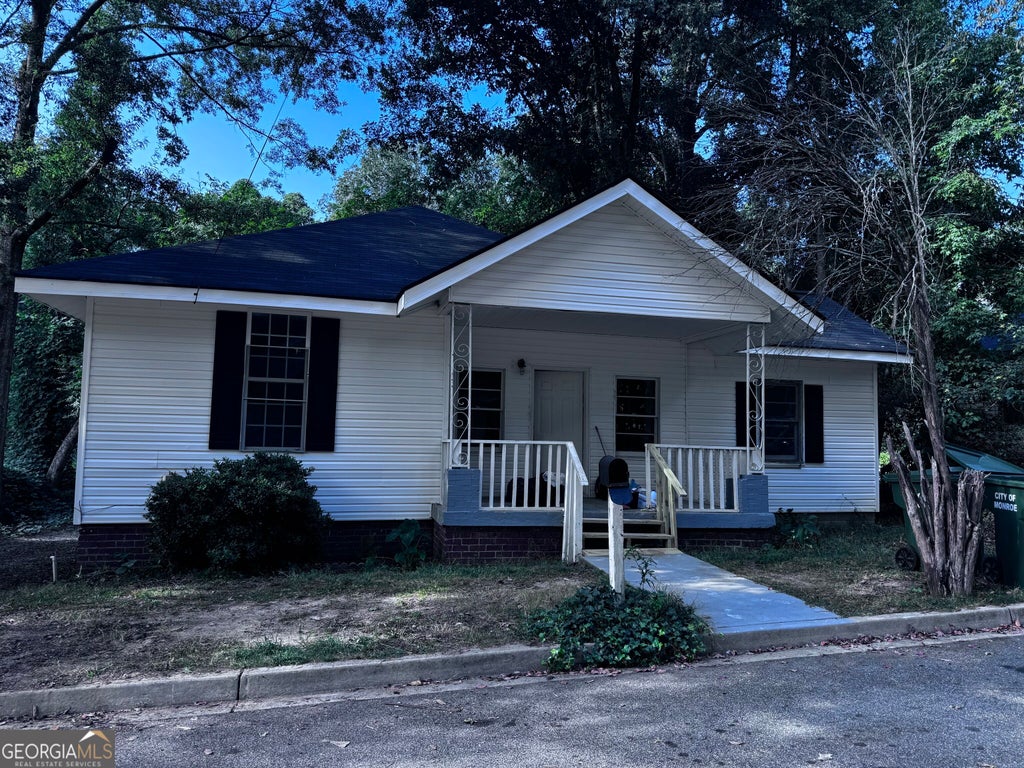 Photo of 134 W 5th Street, Monroe, GA 30666 (MLS # 10850297)