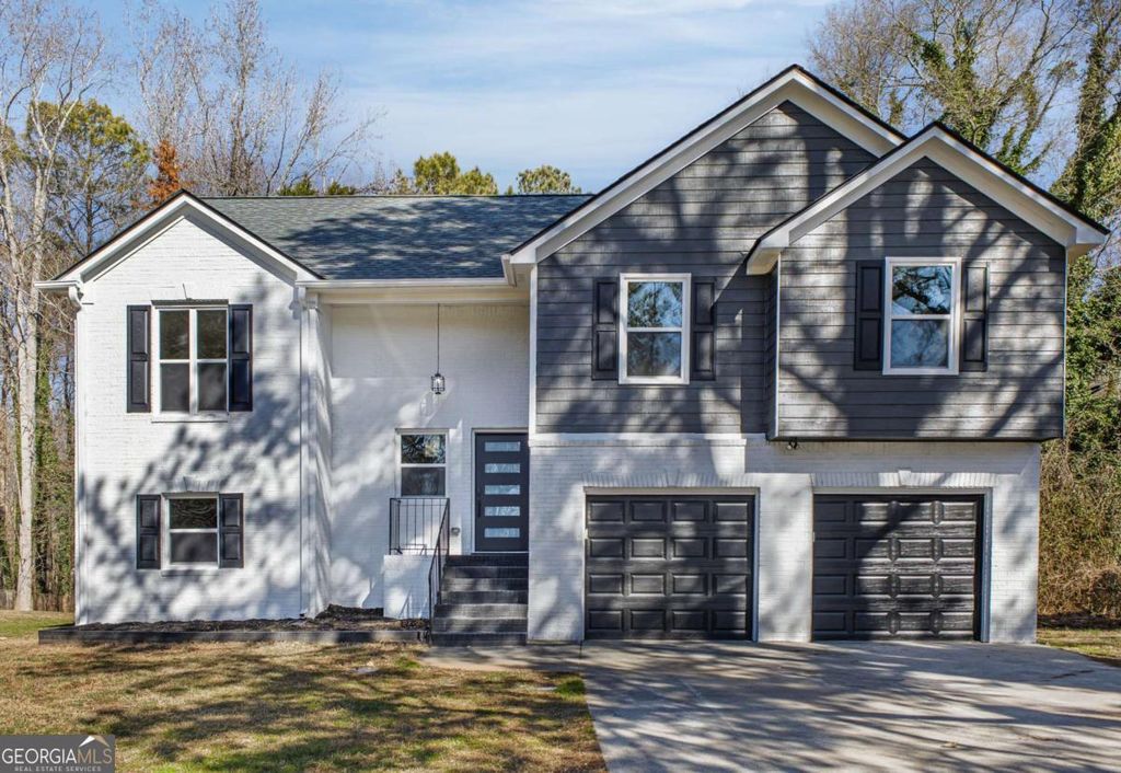 Photo of 2874 Fairburn Road, Atlanta, GA 30331 (MLS # 10693302)