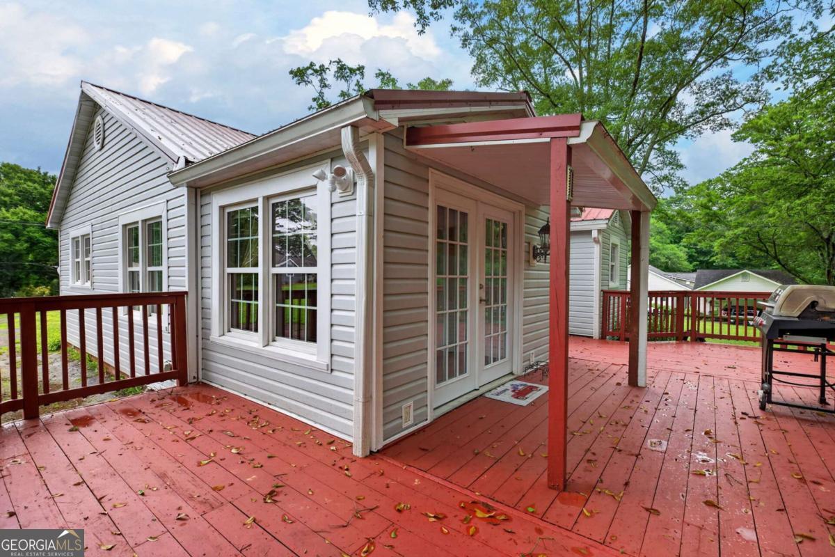 16 Garrett AVE