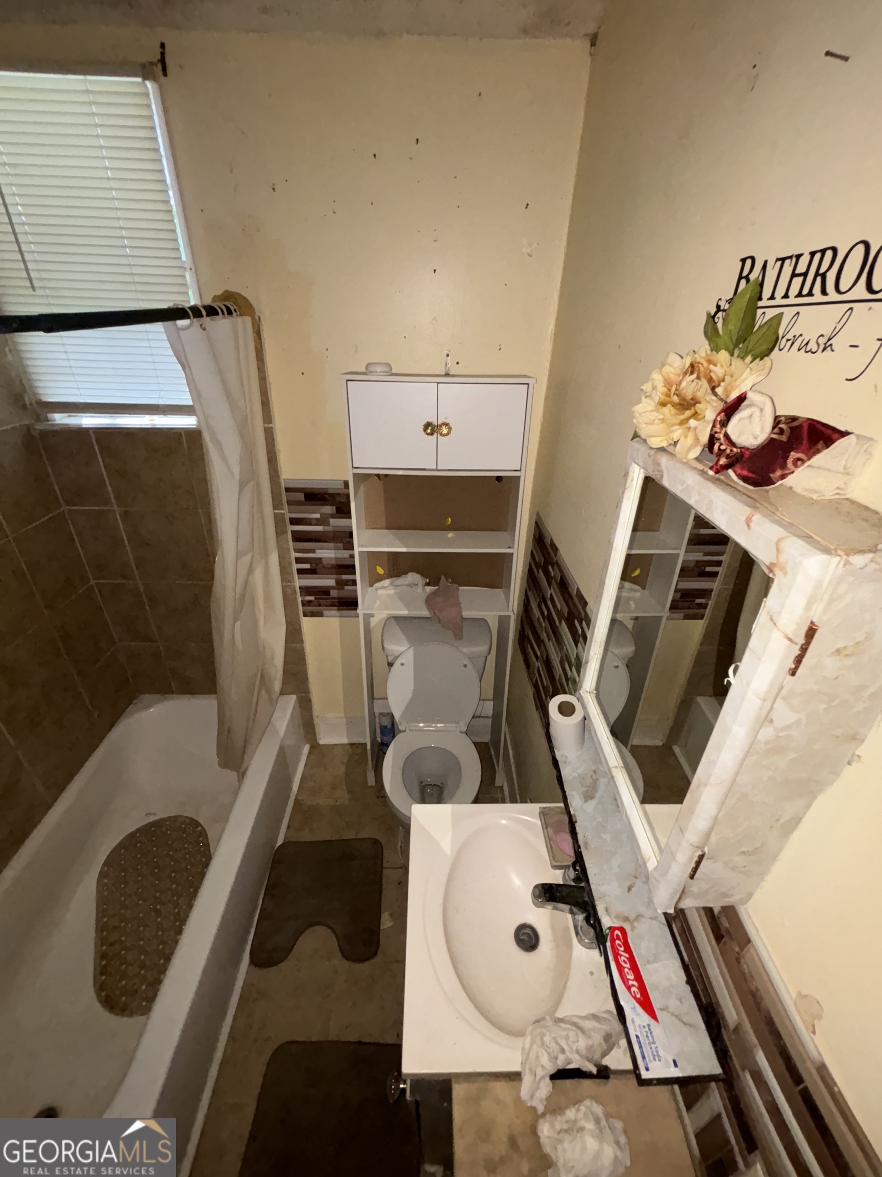 875 Perry DR