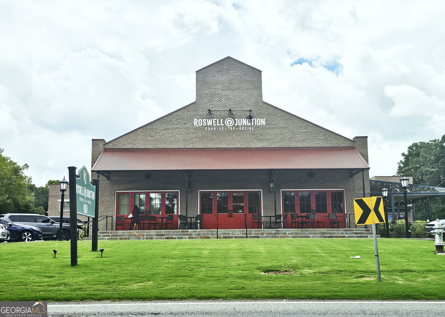 Roswell, Georgia 30075, United States, 4 Bedrooms Bedrooms, ,4 BathroomsBathrooms,Residential,Active,236639