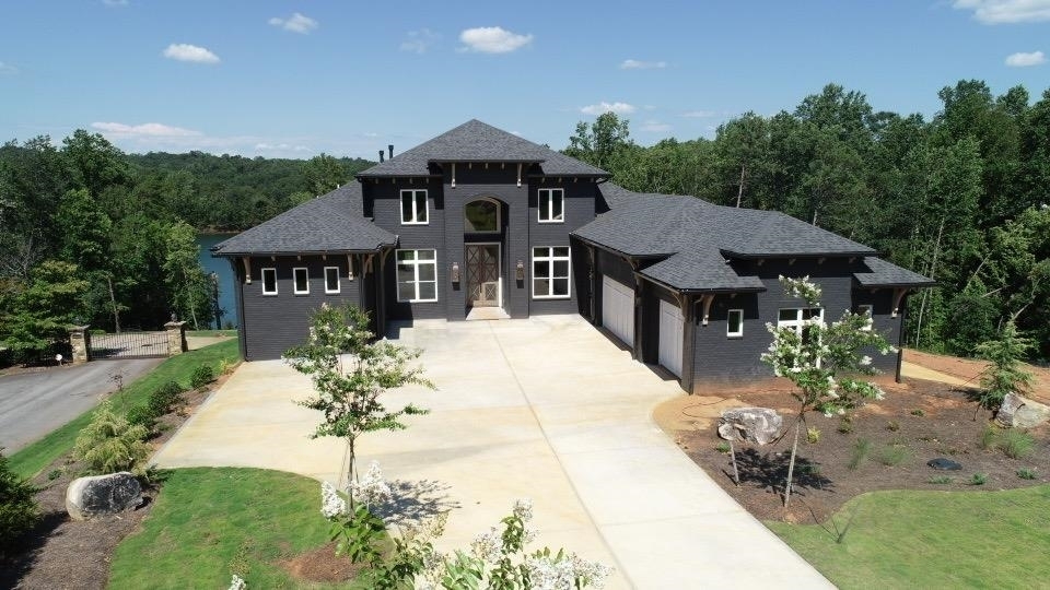 Stunning new construction Lake Lanier!