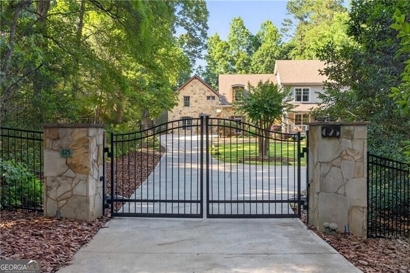 625 Willeo Rd, Roswell, GA, 30075, USA, 7 Bedrooms Bedrooms, ,7 BathroomsBathrooms,Residential,Active,625 Willeo Rd,10786013