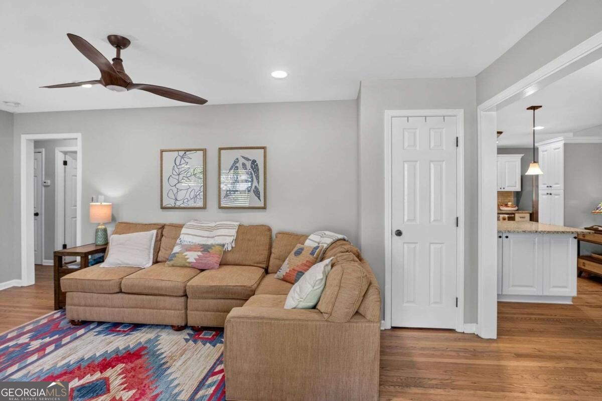 711 Stewart CIR NW