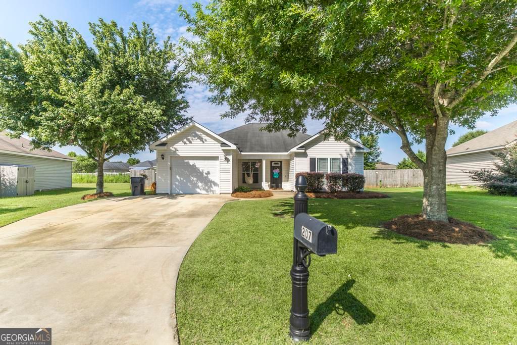 Photo of 207 Ellington Ct, perry, GA 31069 (MLS # 10807267)