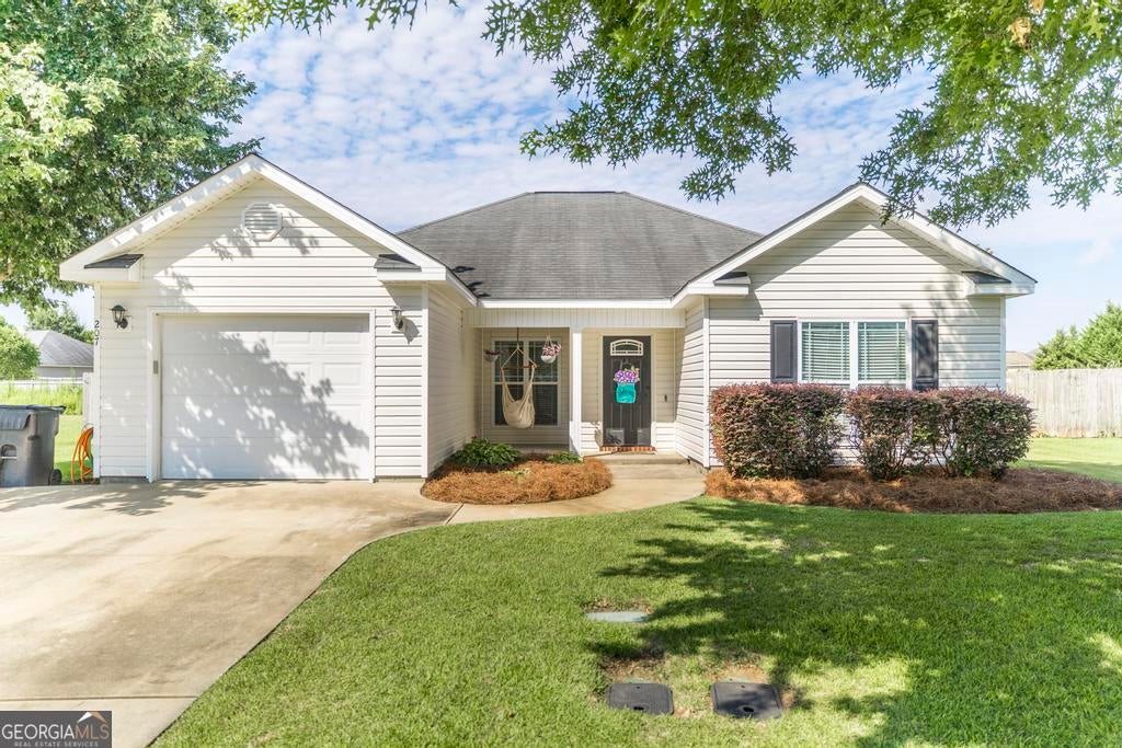 Photo of 207 Ellington Ct, perry, GA 31069 (MLS # 10807267)
