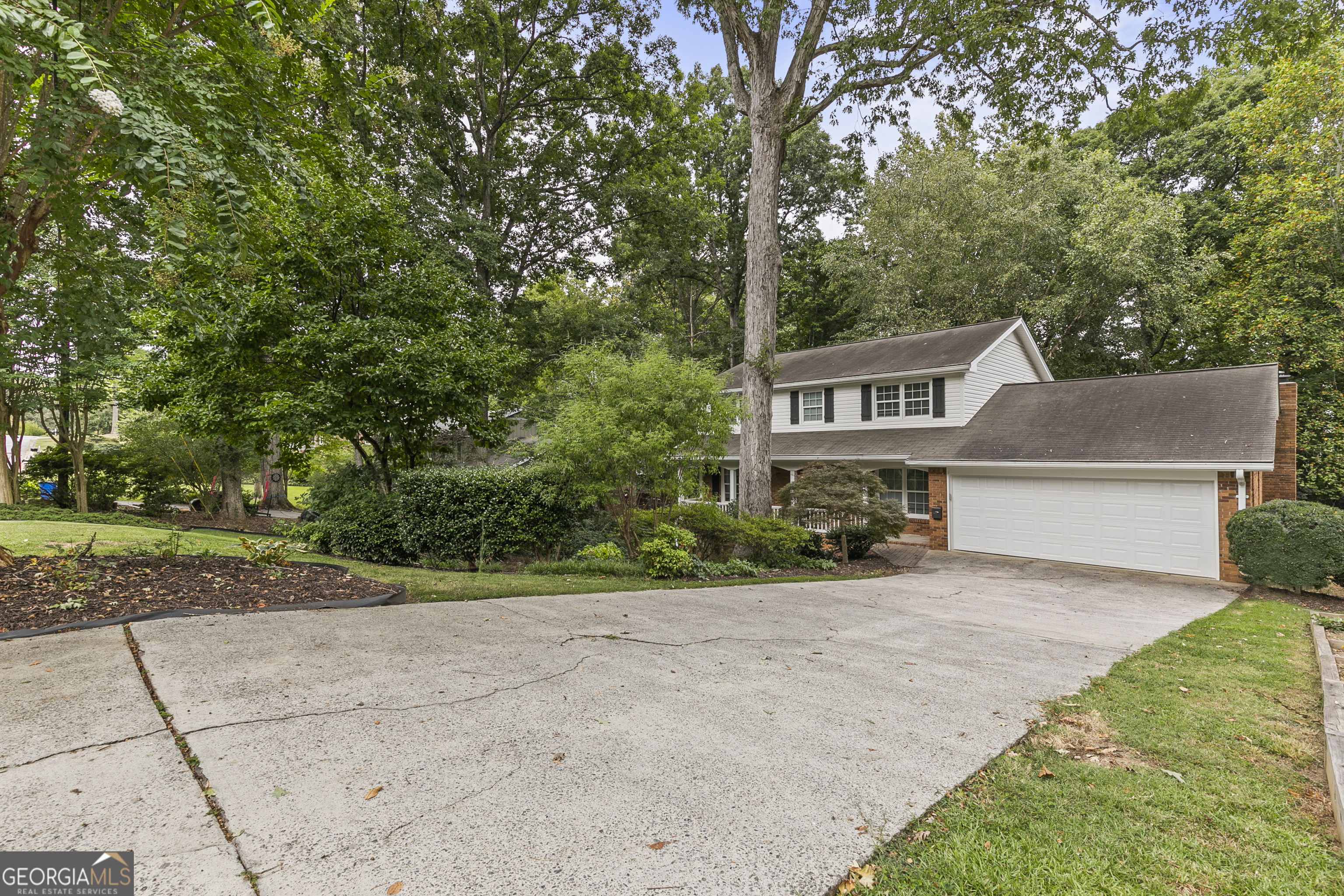 Photo 3 of 50 of 2550 Bentbrook DR house