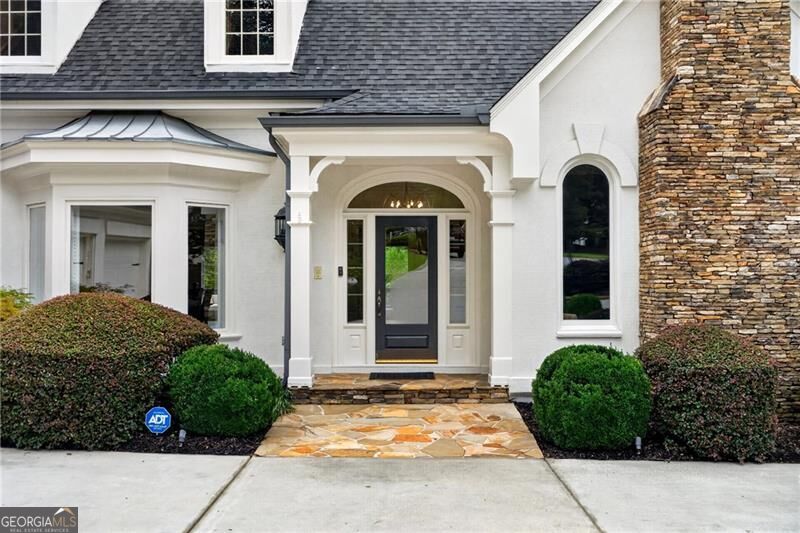 950 Tiverton LN