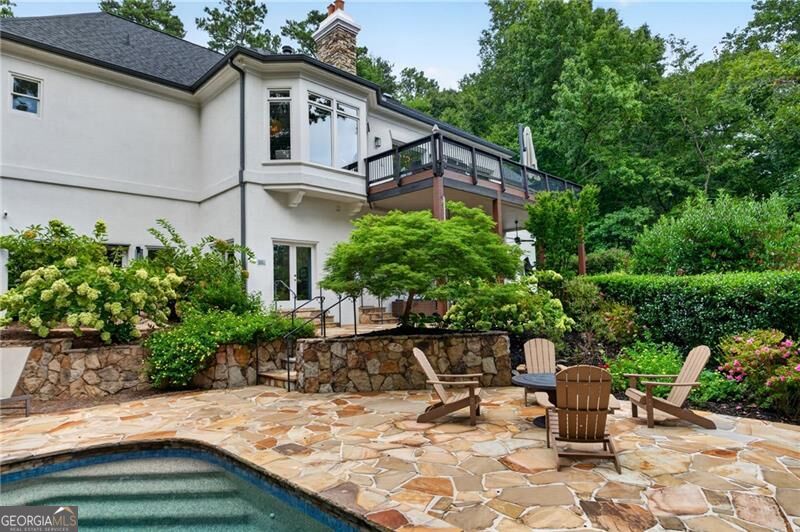 950 Tiverton LN