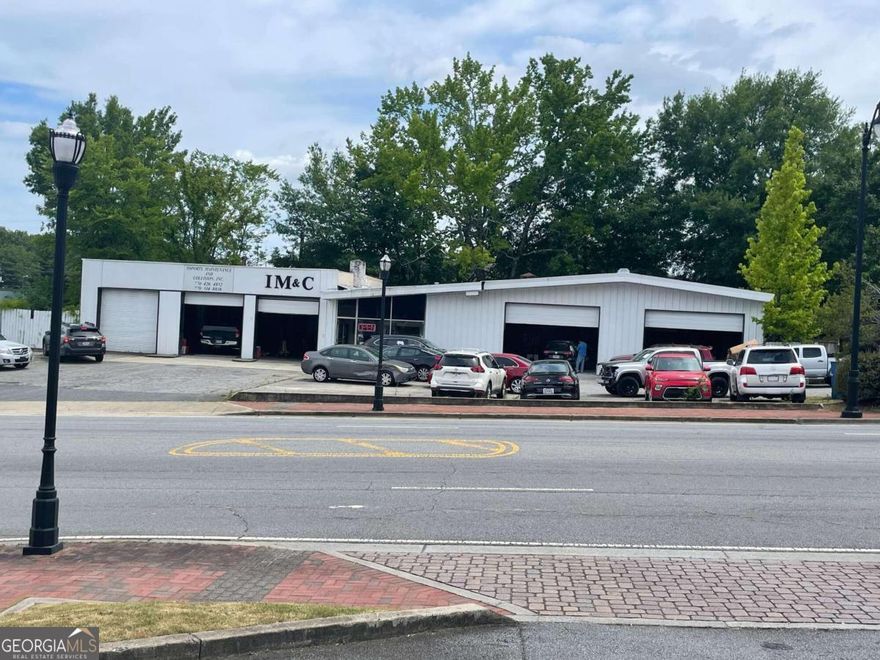 Prime corner lot in the heart of the growing Historic area of the City of Marietta. Located at the corner of Roswell Street and South Avenue, this .424 acre parcel provides the coveted access businesses want for dual access. The listing includes the .424 acre of land and 3514 s/f building. The business is not for sale. This property is the perfect investment opportunity in this growing area or has an unmatched location to locate your expanding business.