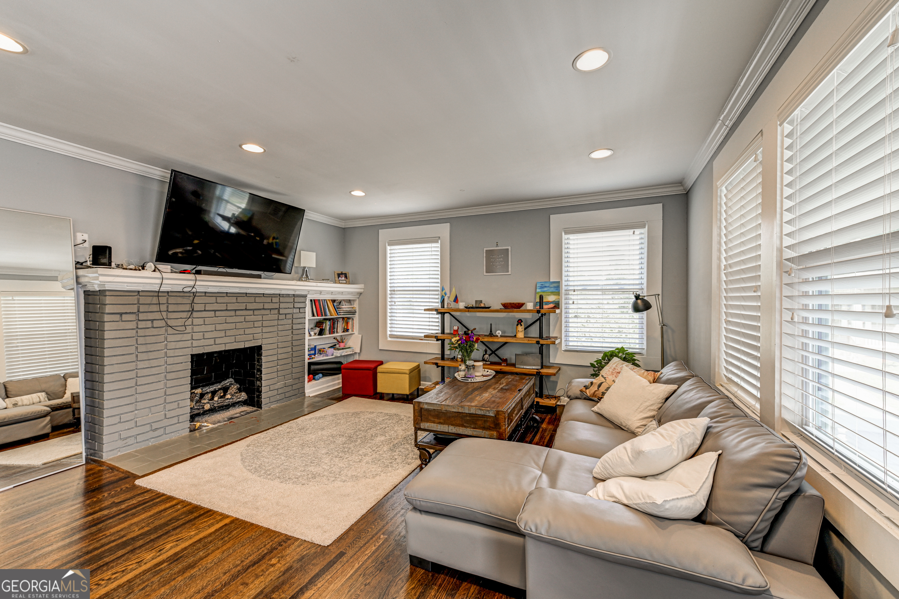 1091 Selwin AVE SW