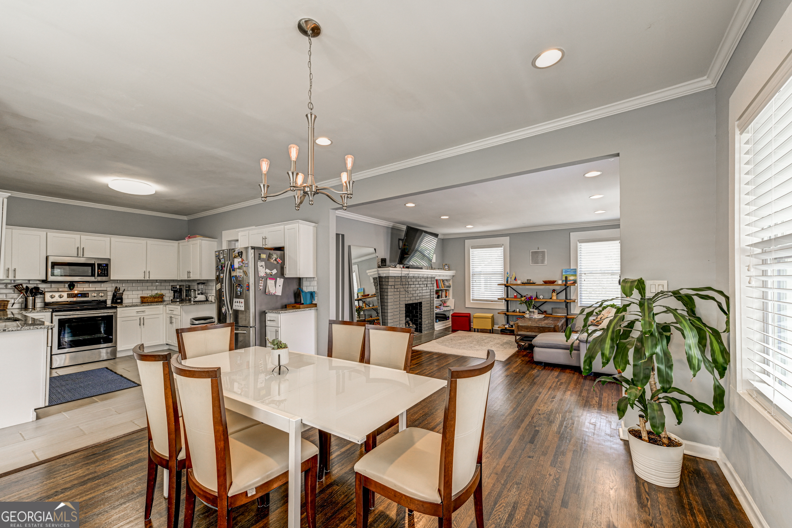 1091 Selwin AVE SW