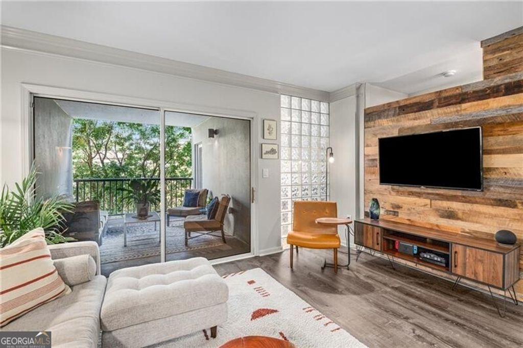 Photo of 275 13th Street NE #210, Atlanta, GA 30309 (MLS # 10670692)