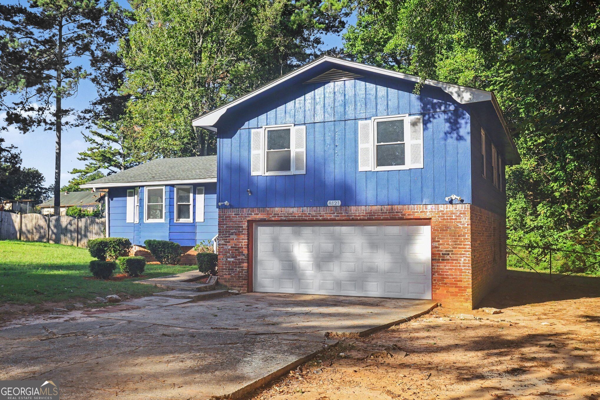 8121 Woodcliff TRL