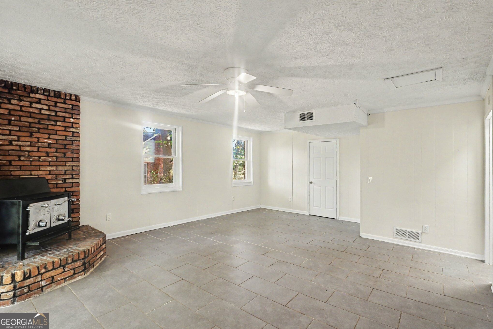 8121 Woodcliff TRL