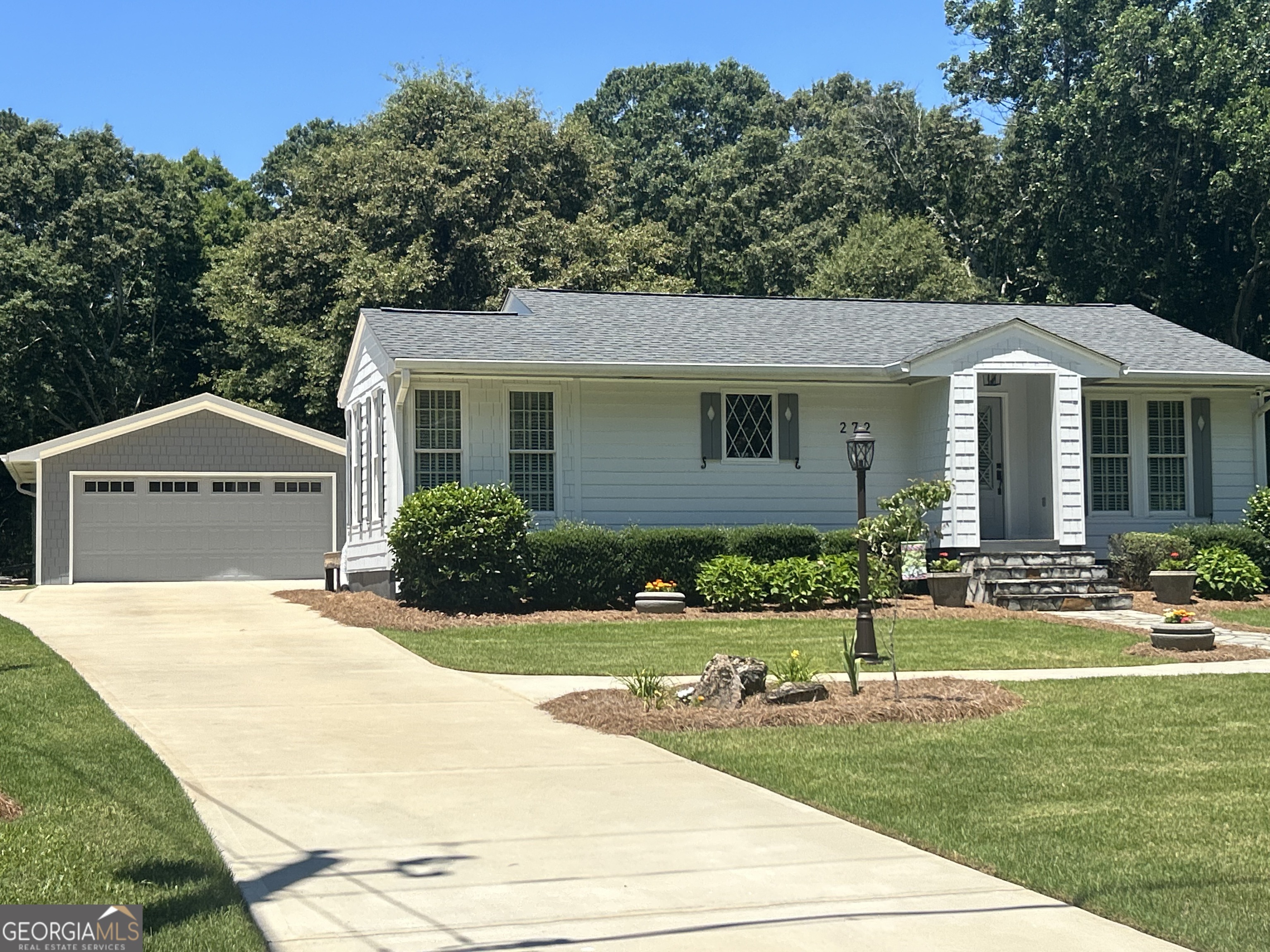 272 Lakeview DR
