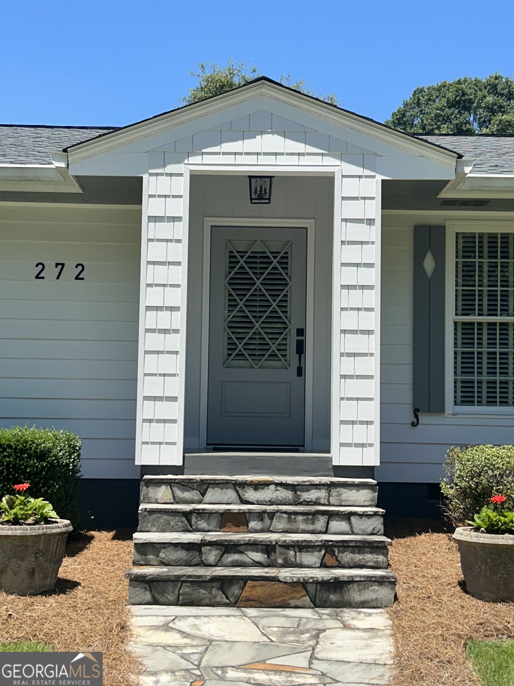 272 Lakeview DR