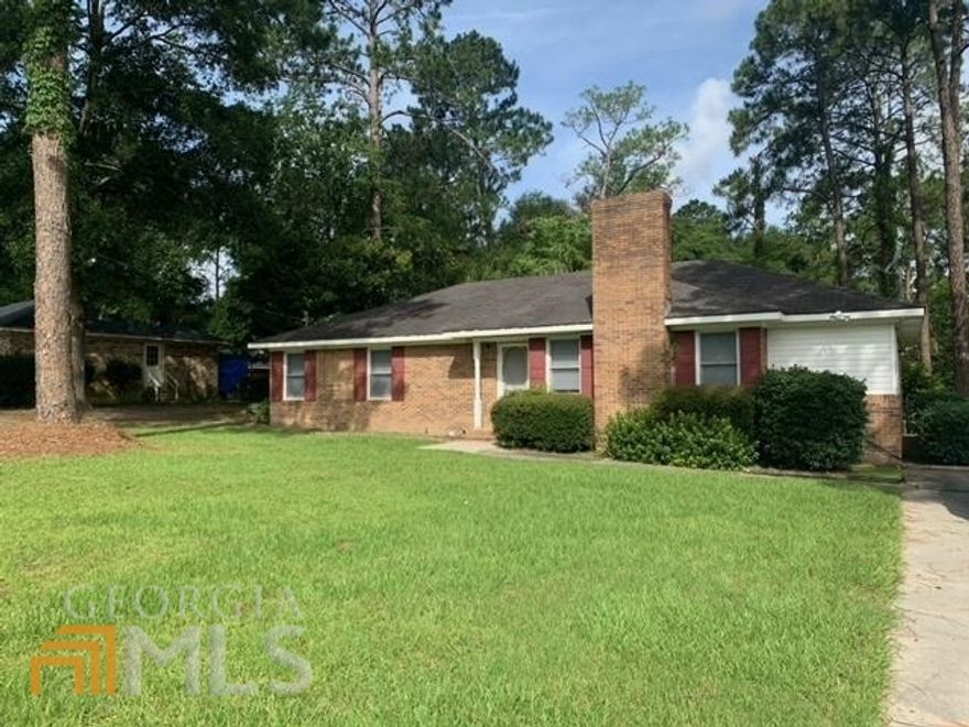 Nice 3 bed 2 bath located right in the heart of Statesboro!! Convenient to shopping and schools!! Call or come by our office today for more details!!! AVAILABLE EARLY AUGUST 2022!!!!