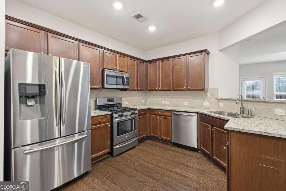 1615 Hampton Oaks DR