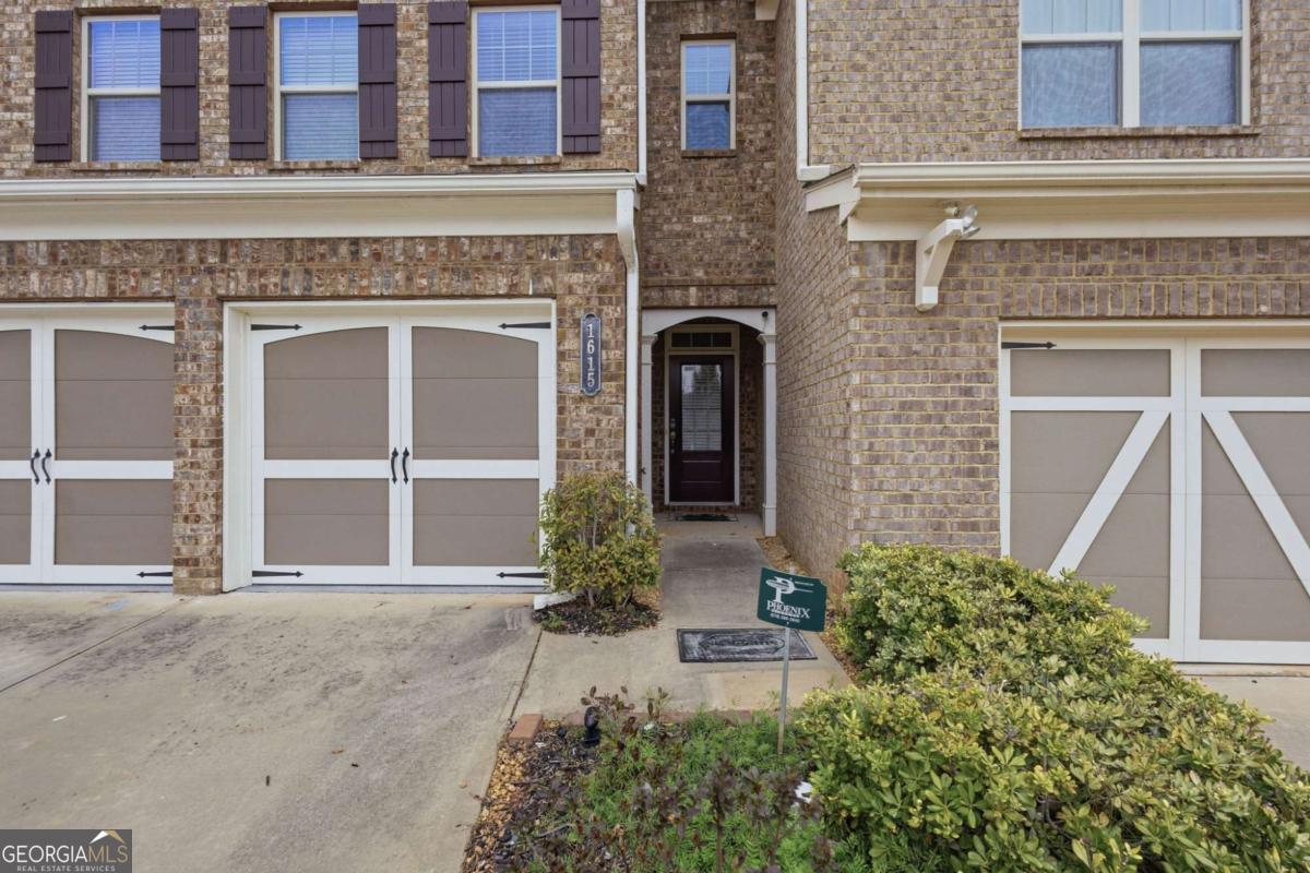 1615 Hampton Oaks DR