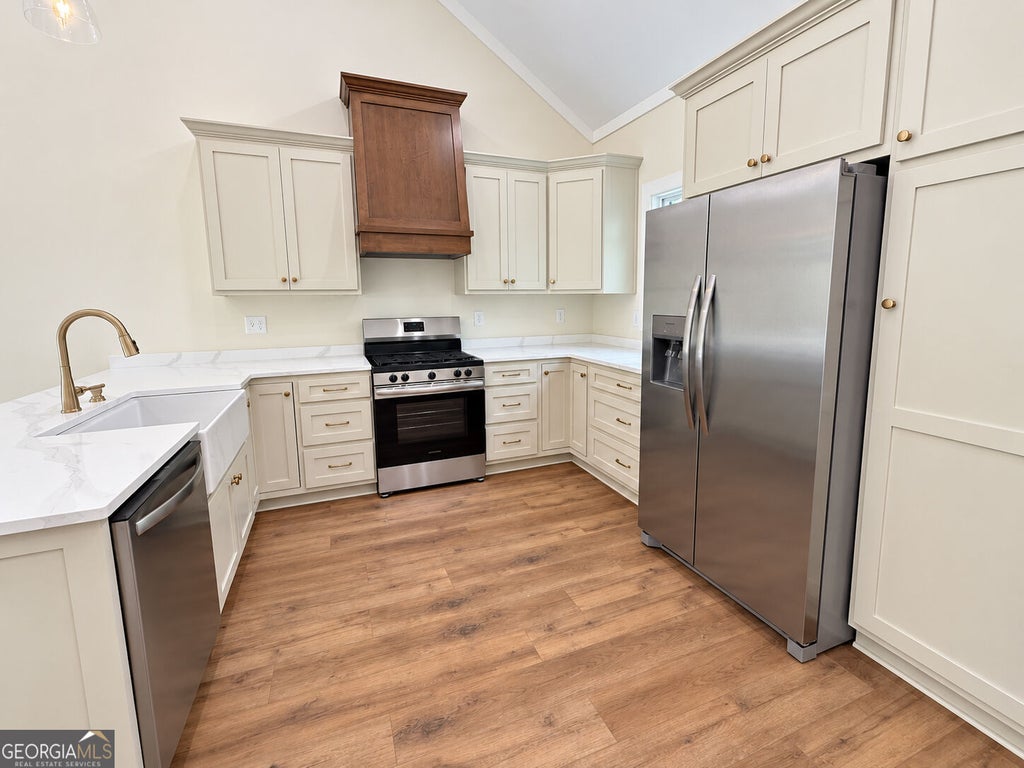 Photo of 420 Lake Place Drive, Lavonia, GA 30553 (MLS # 10848511)
