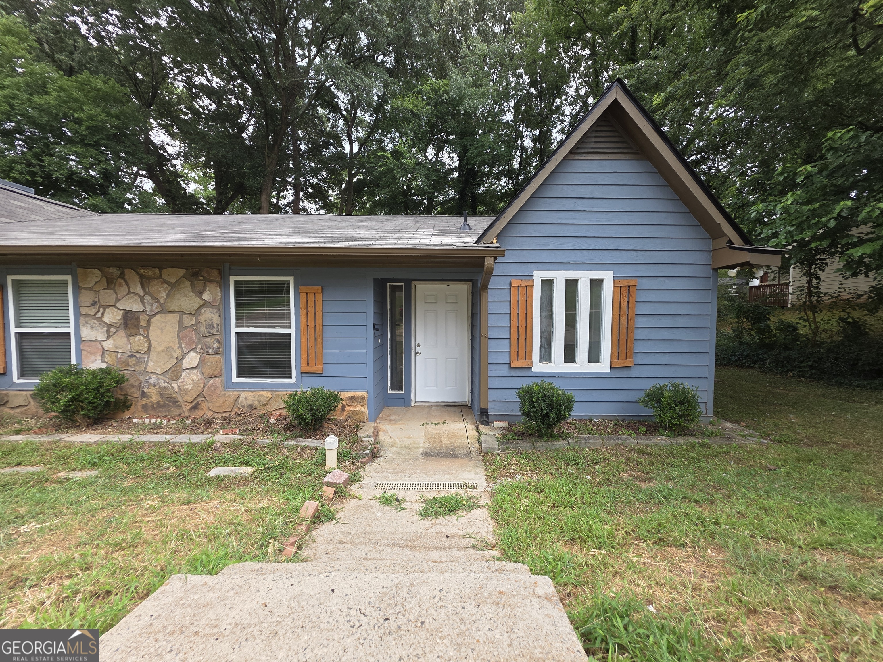 UNIT 450 PRIME LOCATION DUPLEX - Just 5 Minutes from Marietta Square! This spacious and updated 2-bedroom, 2.5-bath duplex is perfectly situated in one of Marietta's most desirable areas. Step inside to discover a bright, oversized living room with soaring vaulted ceilings and a flexible bonus space-ideal for a home office, playroom, or study. Enjoy stylish upgrades throughout, including brand-new LVP flooring, granite countertops, fresh paint, new toilets, and more. Each bedroom features a walk-in closet, and the home offers abundant storage with multiple coat and linen closets, a laundry room with storage, and even exterior storage sheds. Located in the sought-after Marietta High School district, this home is just minutes from I-75, local parks, grocery stores, top-rated dining, and all the charm of Marietta Square. It's a perfect blend of comfort, convenience, and location. Pets are welcome in this home! A non-refundable pet fee and monthly pet rent will apply per pet. Restrictions may apply. Don't miss out on this move-in-ready gem in a prime location! APPLICATION & CREDIT REQUIREMENTS: All requirements apply to each applicant. Every adult age 18 or older who will reside in the property must complete an individual application, regardless of employment status. The application fee is $75 per applicant, and an administrative fee is due at lease signing. Credit scores may affect the required security deposit or lead to possible denial. The final deposit amount is determined based on credit score, debt, rental history, length of rental history, employment history, and income. This property does not participate in the housing voucher program. Submit your application here: https://useswanson.app.doorloop.com/tenant-portal/rental-application?companyId=686d2e8fa1b53eb1e22fab8a&propertyId=68750cc273d3761a3bb77fc2&unitId=68750cc273d3761a3bb77ff0&source=UnitLink