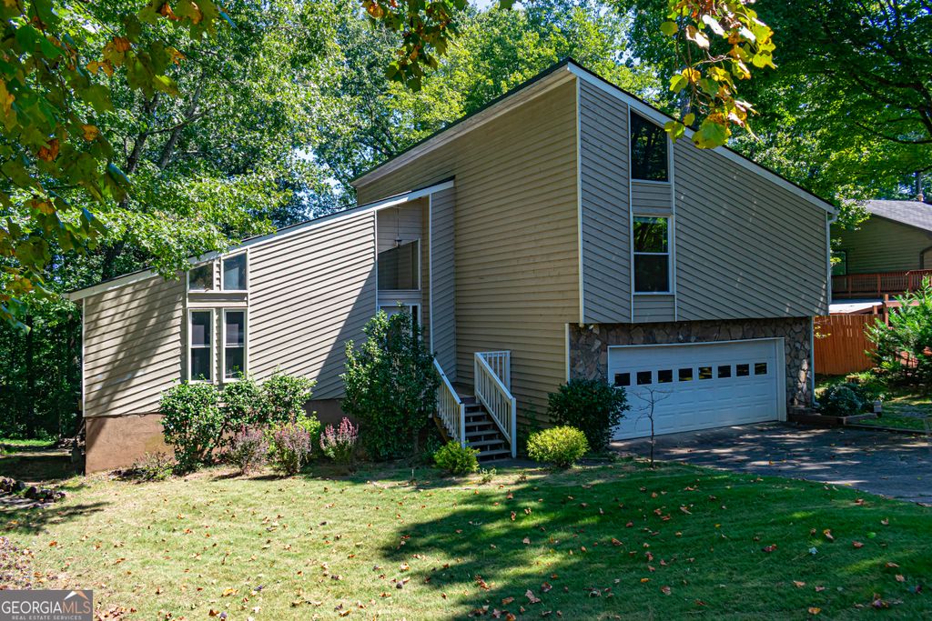 Photo of 1985 Branch Valley Drive, Roswell, GA 30076 (MLS # 10656084)