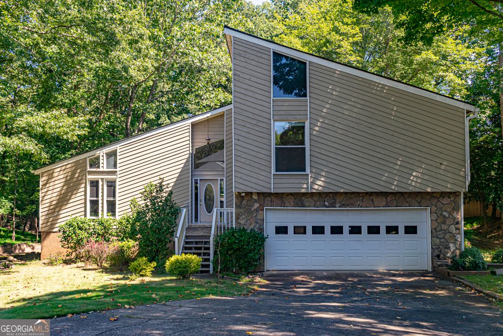 Photo of 1985 Branch Valley Drive, Roswell, GA 30076 (MLS # 10656084)
