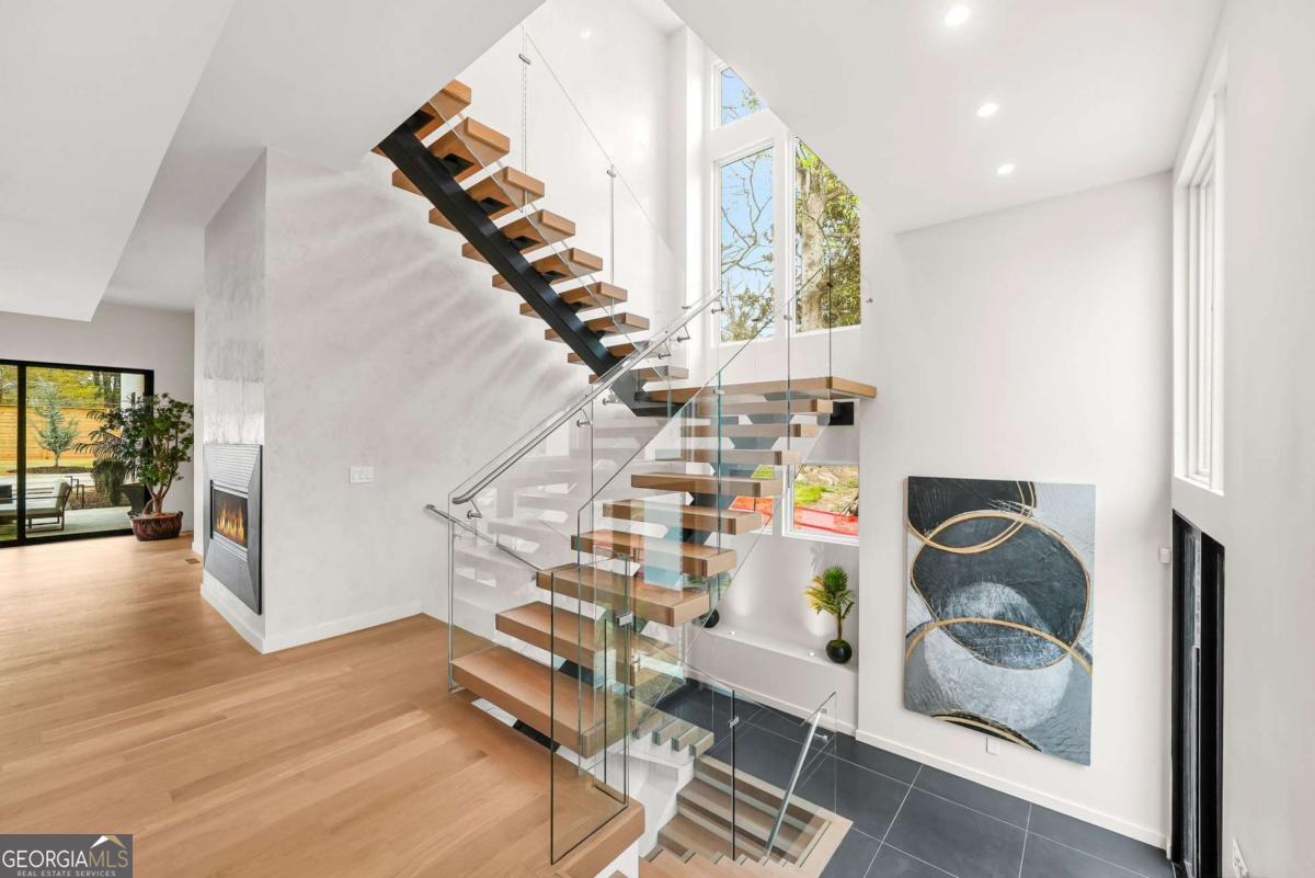 1260 Kingsley CIR NE