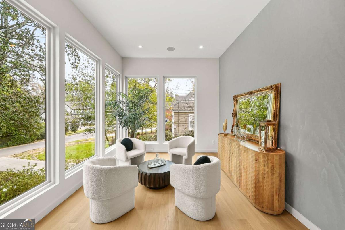 1260 Kingsley CIR NE