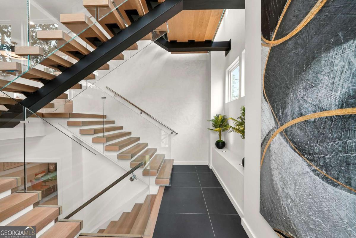 1260 Kingsley CIR NE