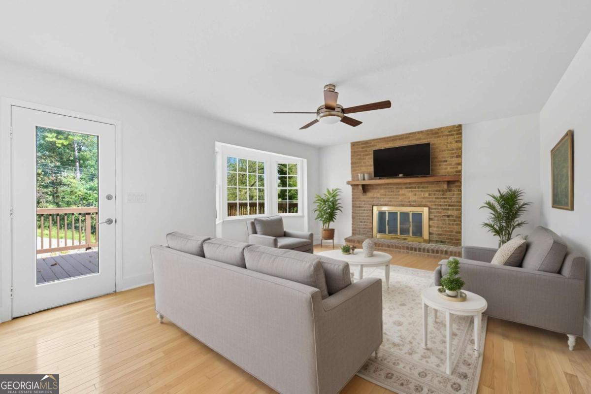 51 Queen Anne DR SE