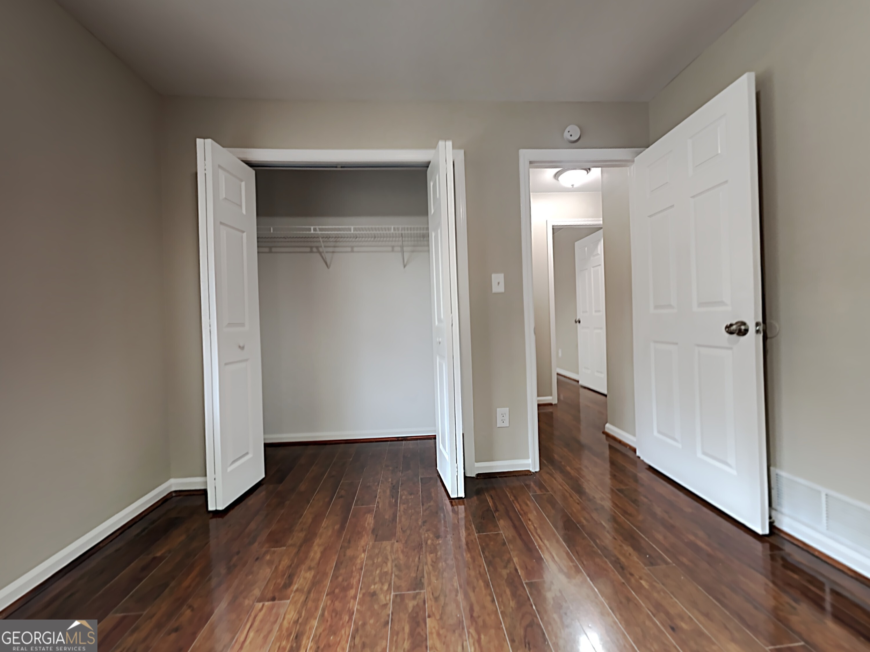 551 Village Green CT SW