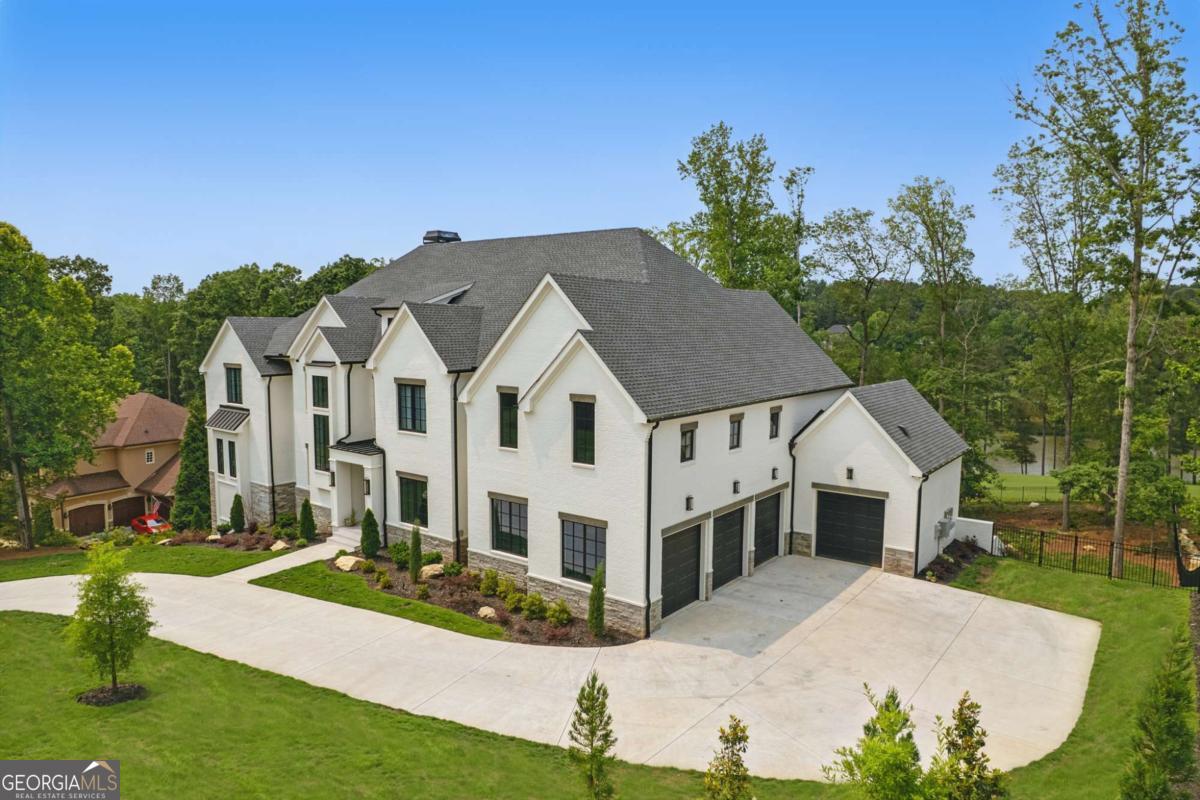 245 Traditions DR