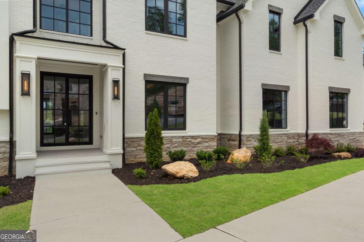 245 Traditions DR